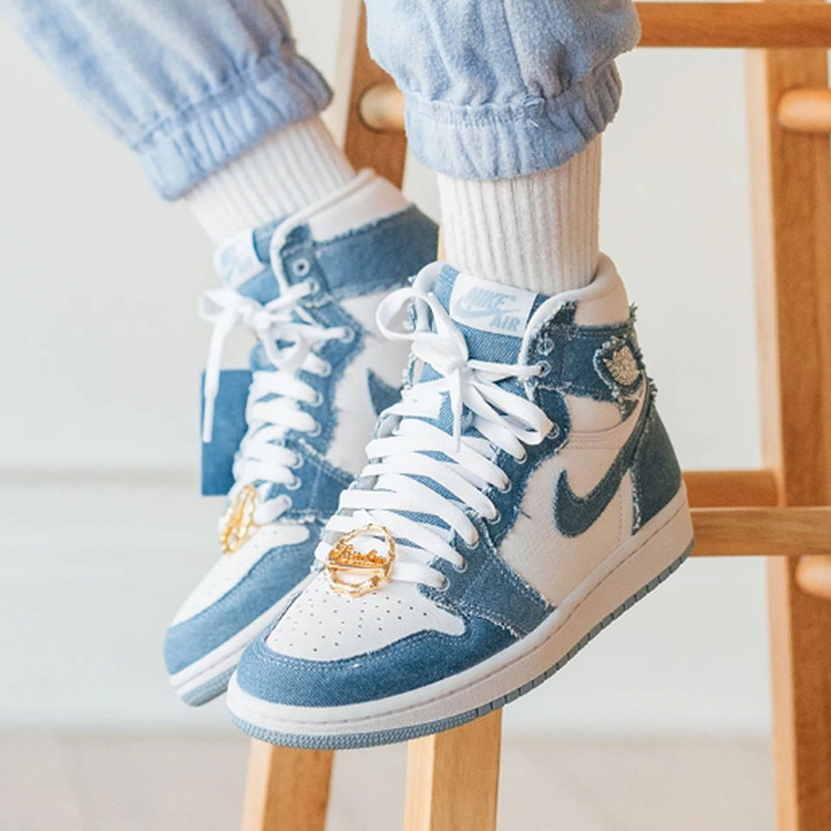 کفش پیاده روی مدل Air Jordan 1 Denim