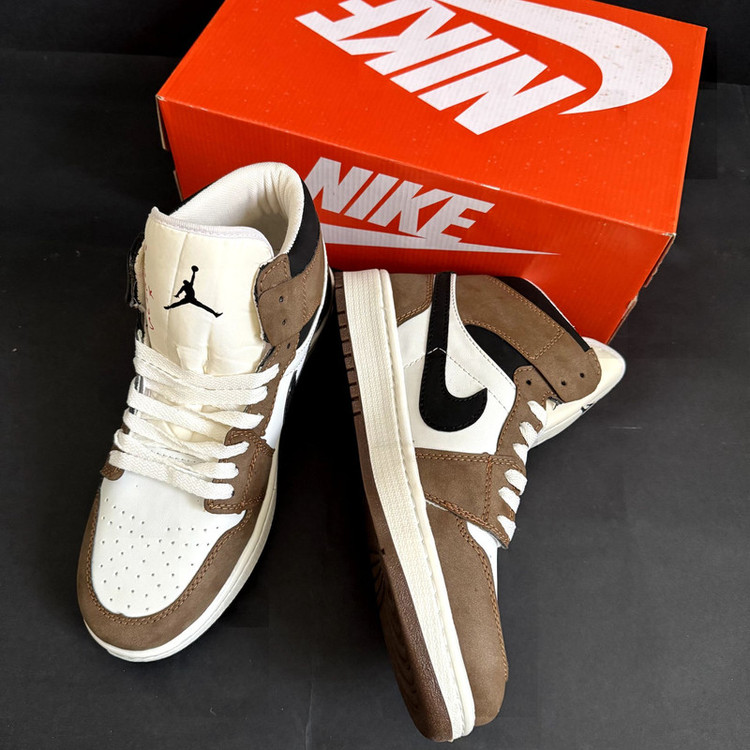 کفش پیاده روی مدل Air Jordan 1 Denim