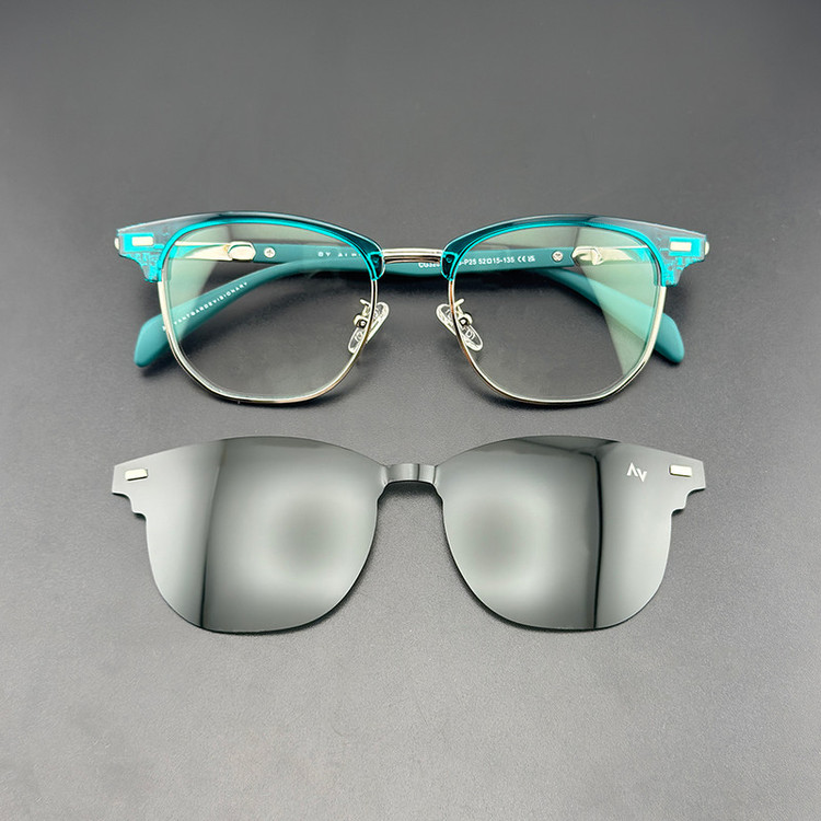 فریم عینک طبی آلبرت وگ مدل CG3202C658-P25 Polarized Double Switch