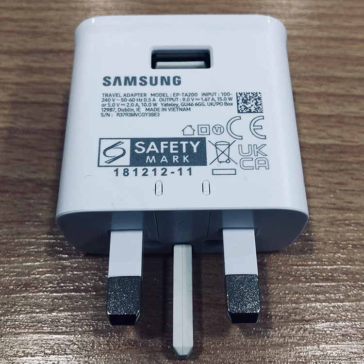 شارژر دیواری مدل EP-TA200 به همراه کابل تبدیل USB-C
