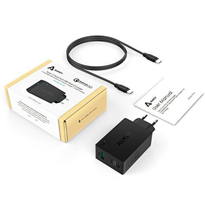 شارژر دیواری آکی مدل PA-Y2 به همراه کابل USB-C