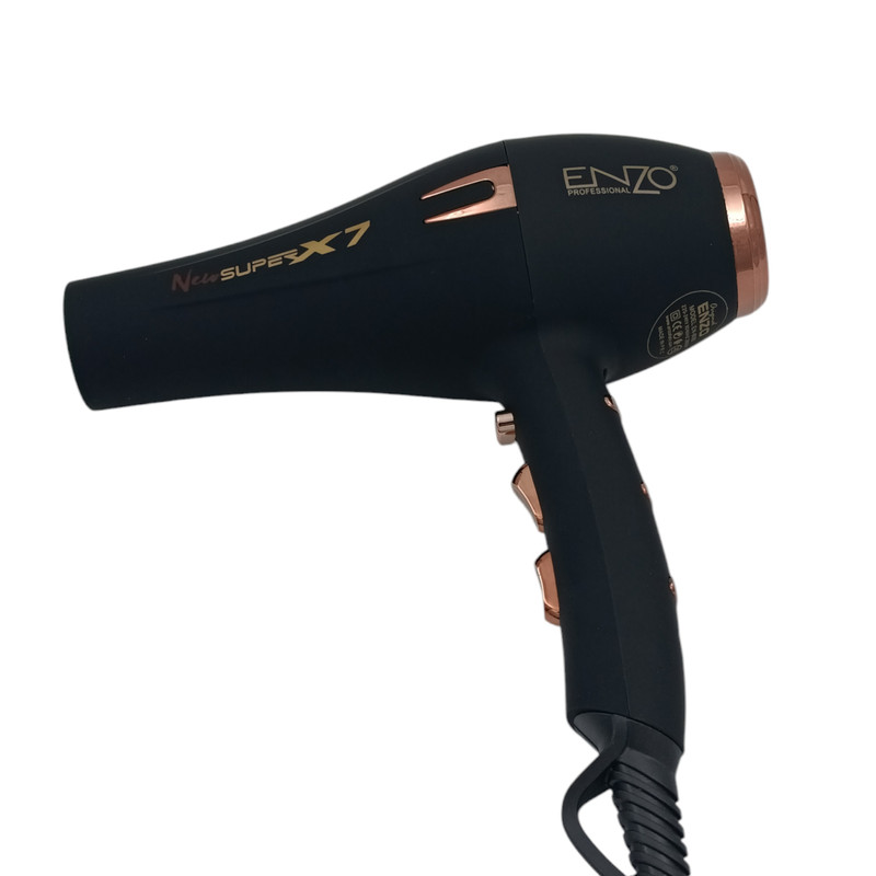 سشوار حرفه‌ای انزو پروفیشینال مدل en-6090 با توان 2800 وات، موتور AC، تنظیم دما در 3 حالت، تنظیم سرعت در 2 حالت، المنت سرامیکی، باد سرد، همراه با متمرکزکننده پهن و باریک، وزن 500 گرم، مناسب استفاده حرفه‌ای و خانگی